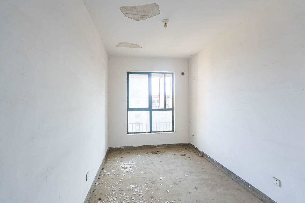 绿洲花园  3室2厅2卫    109.0万卧室