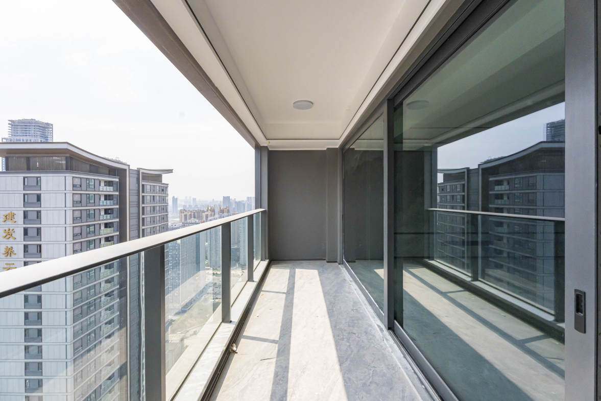 建发养云  4室2厅3卫   630.00万阳台