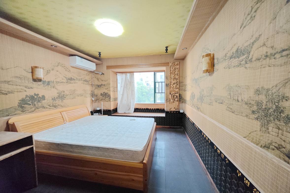 亚华香舍花都  3室2厅2卫   129.00万卧室