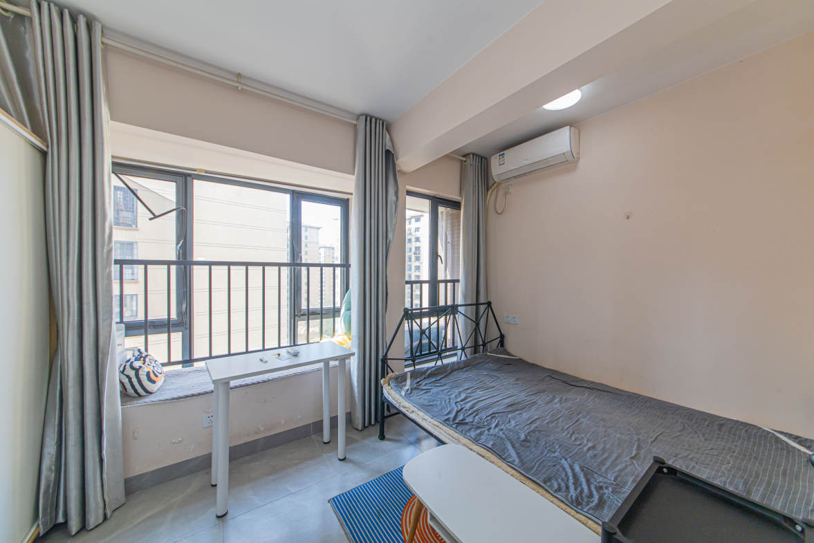 中建芙蓉嘉苑  1室1厅1卫    17.0万客厅