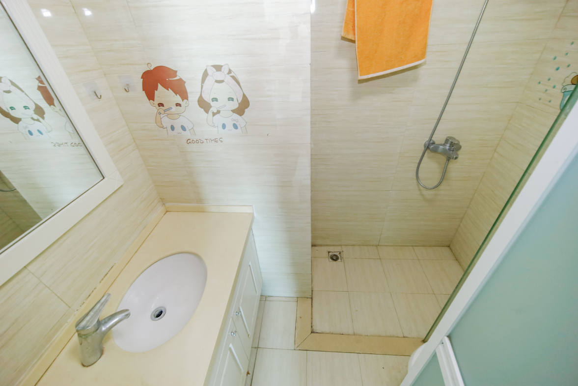 中建木莲工社  2室1厅1卫   53.00万卫生间