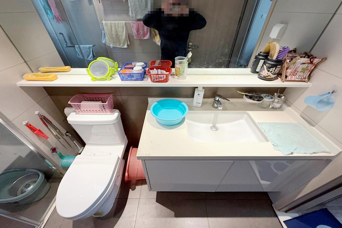 时代年华  4室2厅2卫   95.00万卫生间
