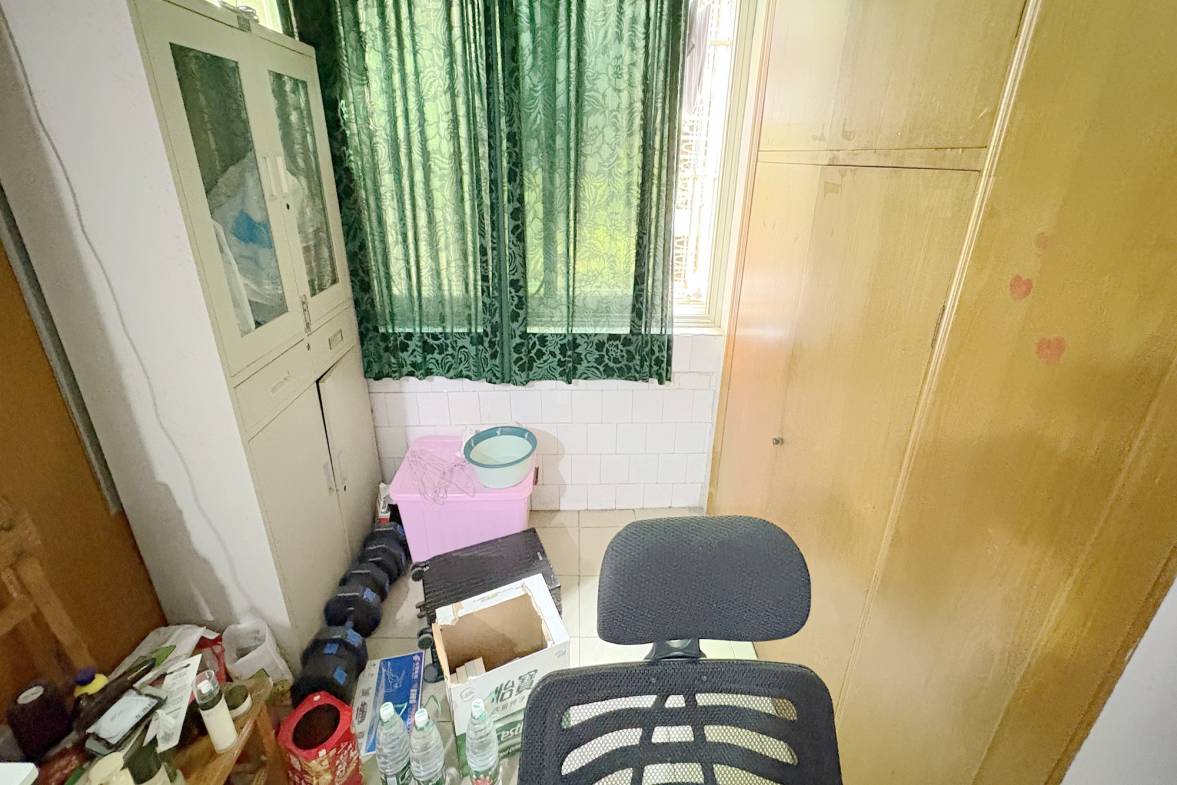 市直属机关宿舍  2室1厅1卫   39.80万阳台