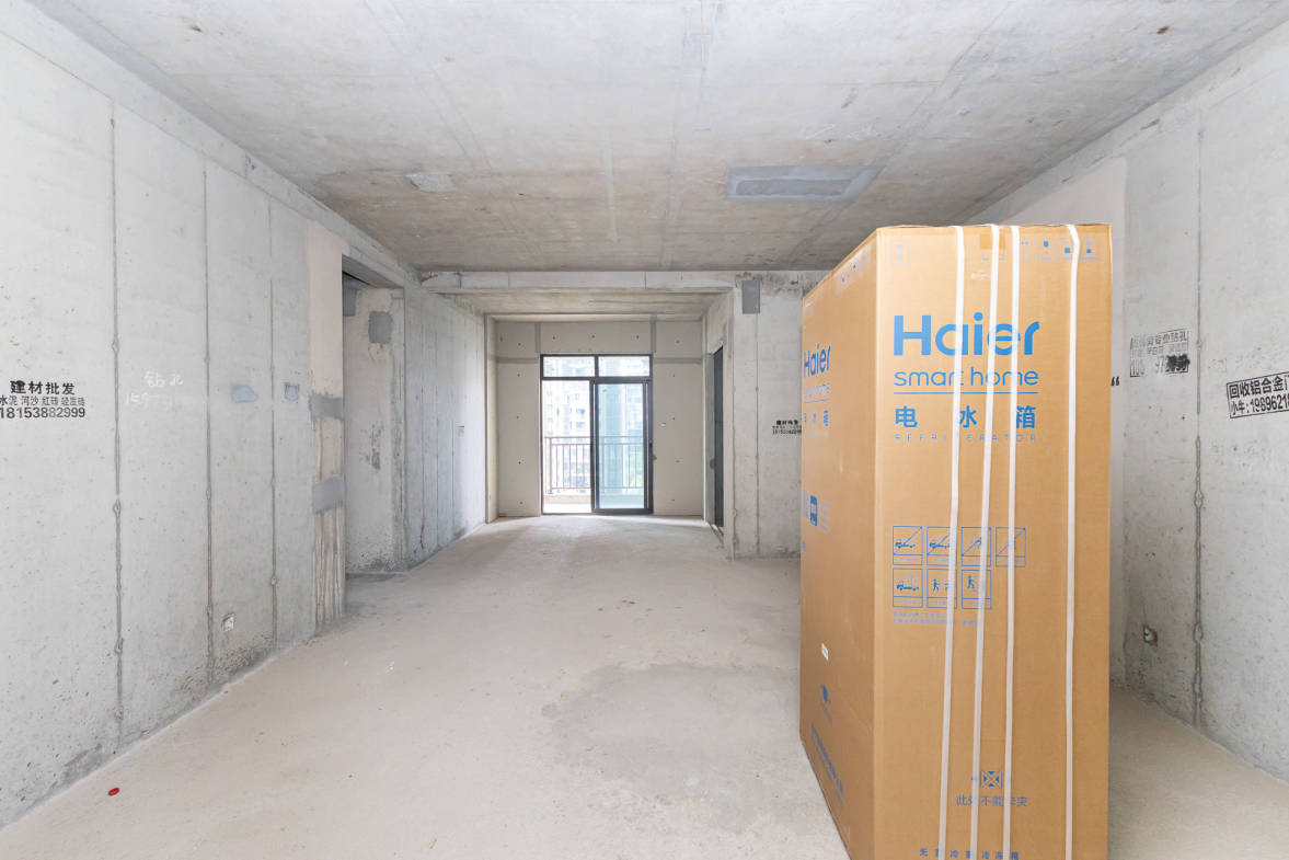 润和湘江天地E区 4室2厅2卫 182.0万 润和湘江天地E区 4室2厅2卫 182.0万客厅