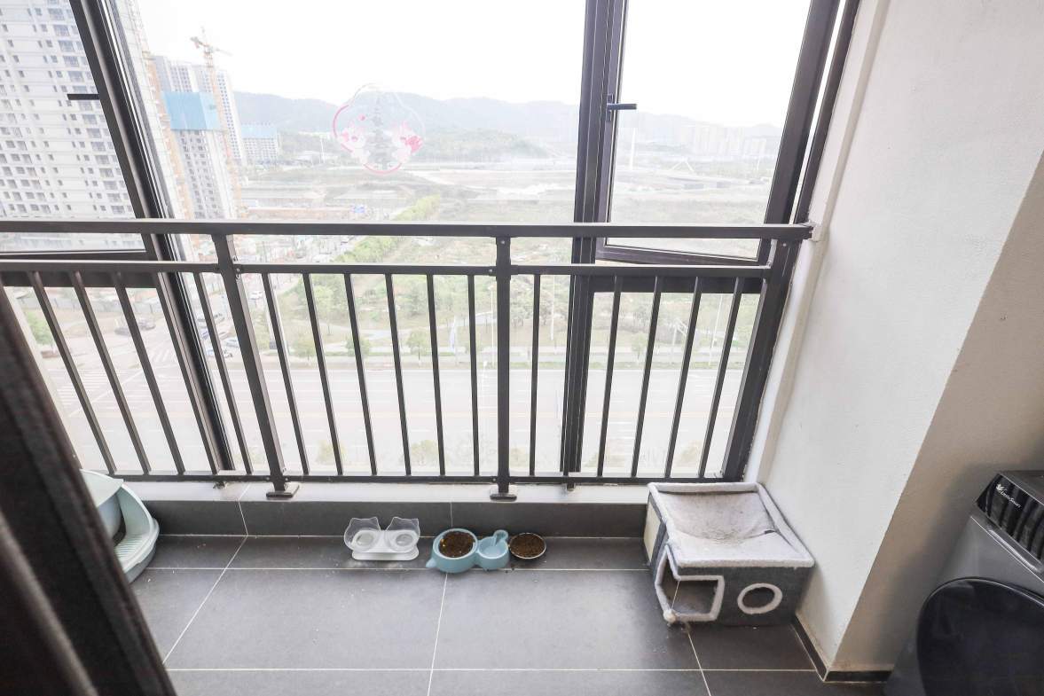 招商华发依云曦城  3室2厅2卫   178.00万阳台