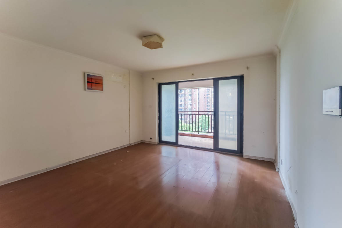 半山壹号  5室1厅2卫    179.0万客厅