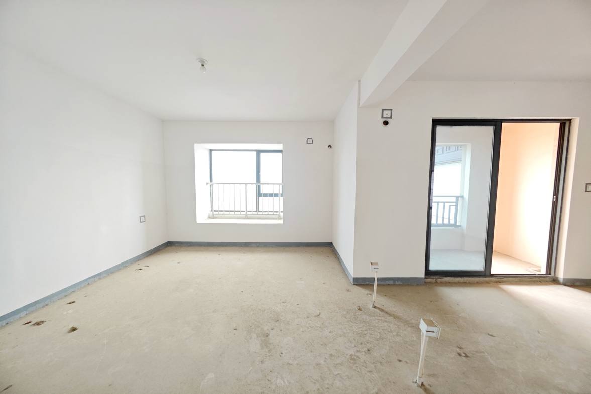 建发中央悦府  3室2厅2卫   168.00万卧室