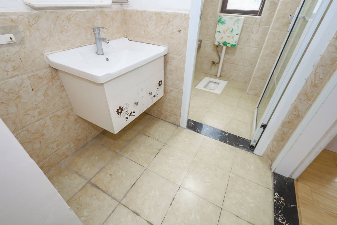 保利西海岸B区  1室2厅1卫   145.00万卫生间