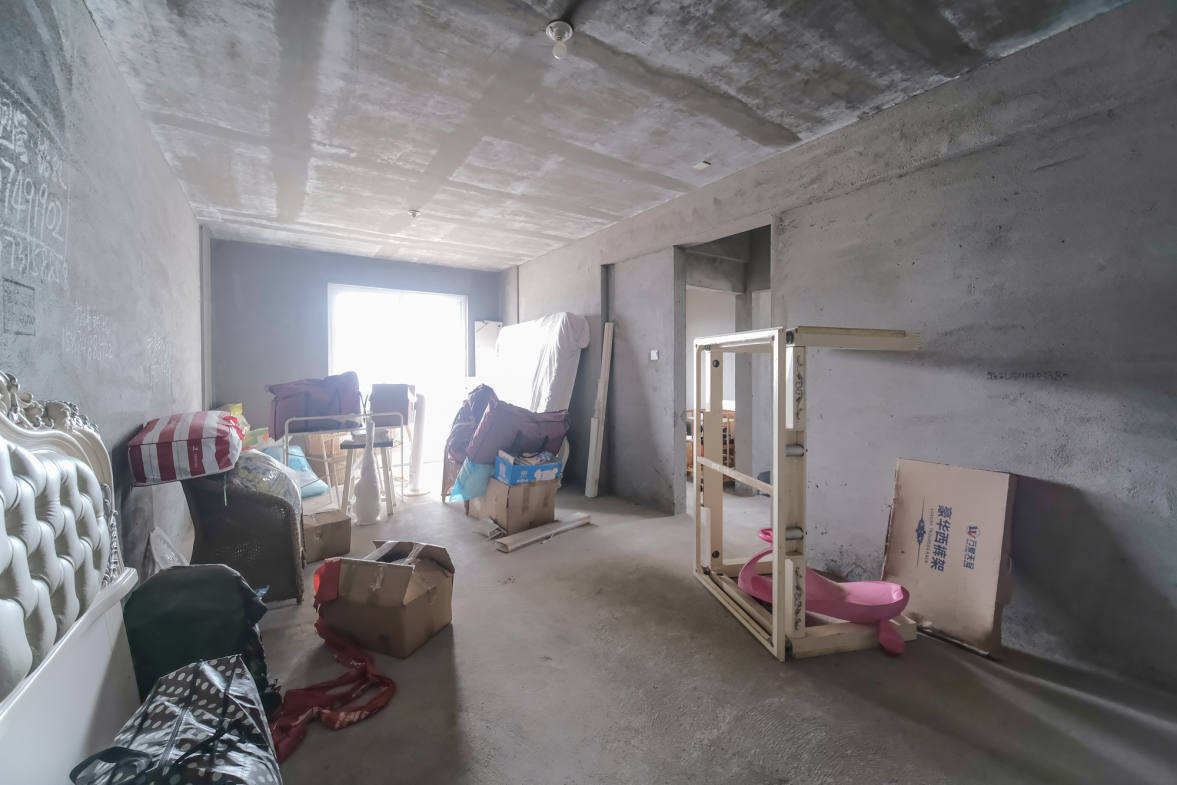 和悦城(蟠龙景苑)  3室2厅1卫   65.00万客厅