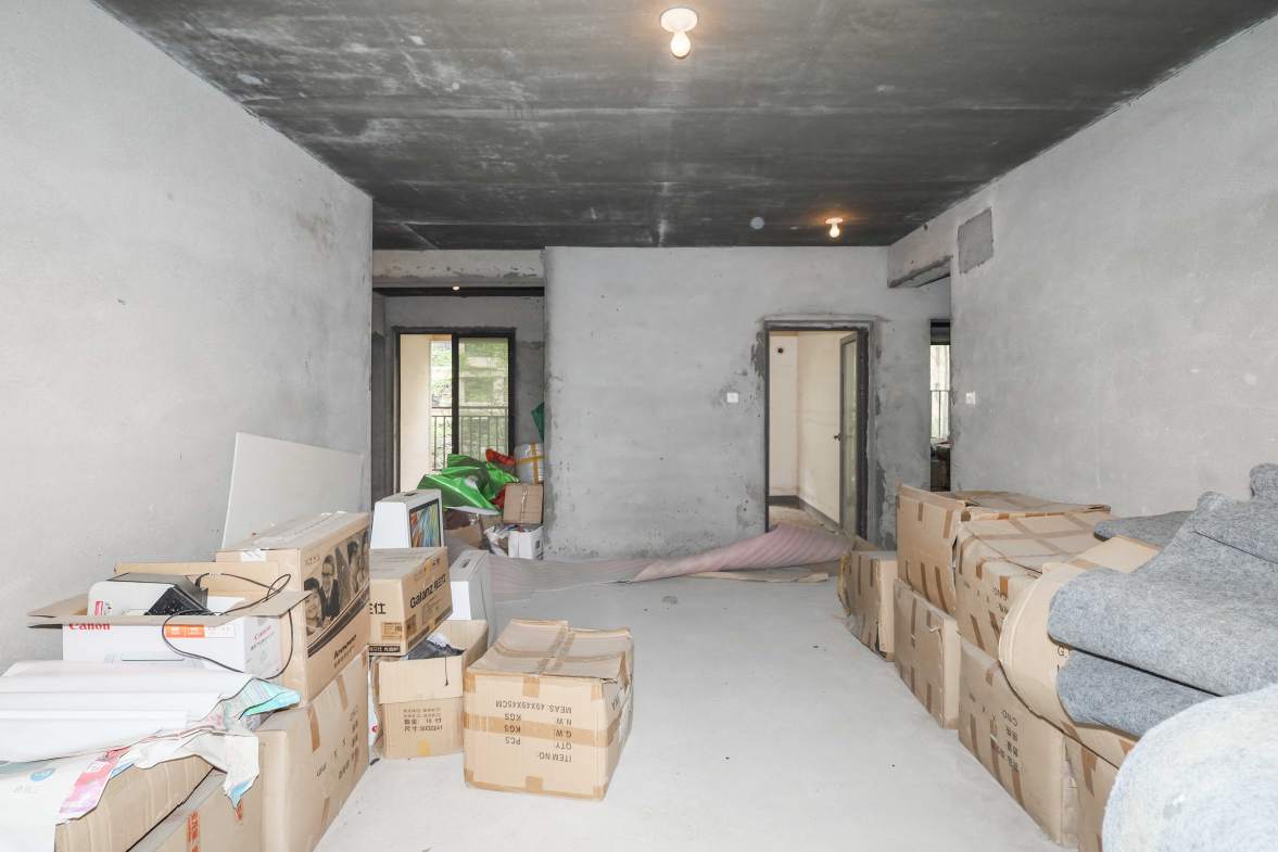 保利麓谷林语F区  3室2厅1卫   90.00万客厅