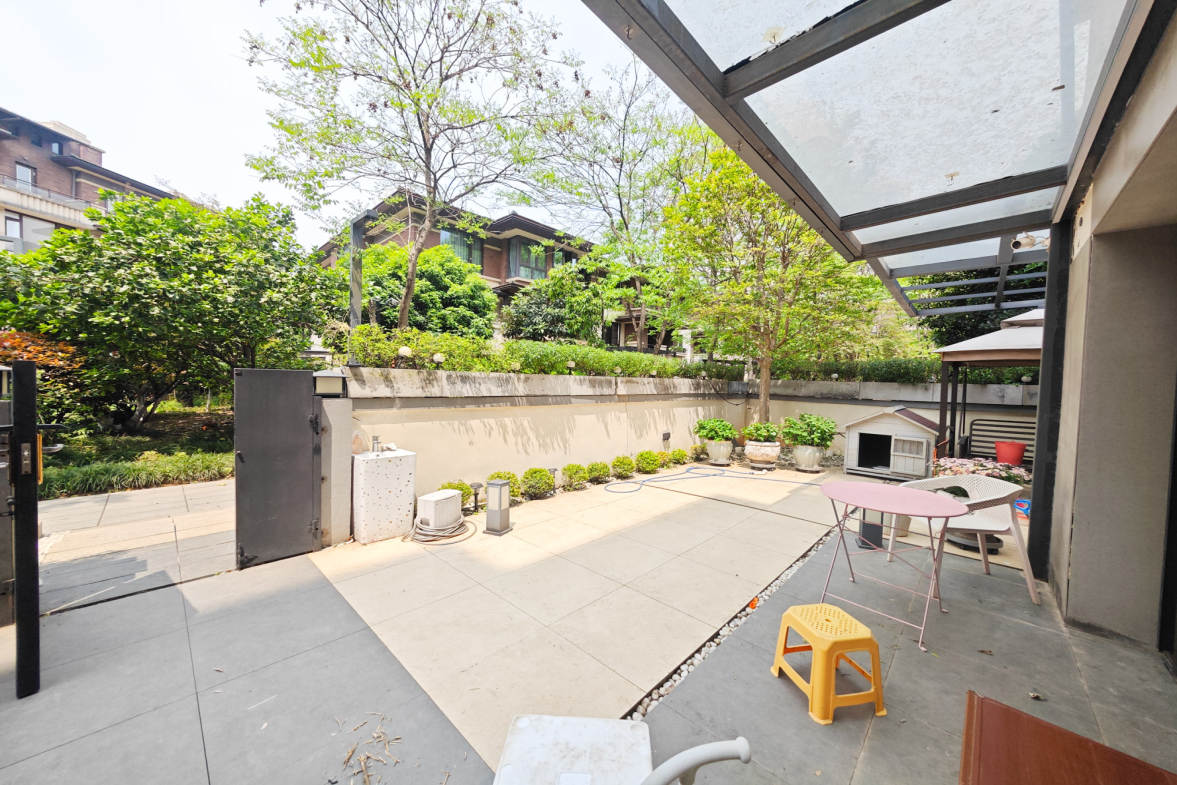保利城（中航城国际社区、郡原美村）  6室4厅4卫   520.00万其他