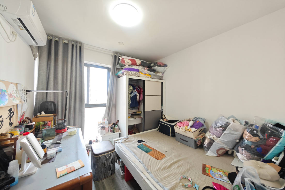 中建嘉和城  3室2厅2卫   102.00万卧室