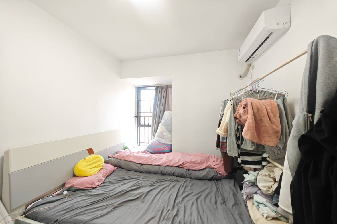 中建嘉和城  3室2厅2卫   102.00万卧室