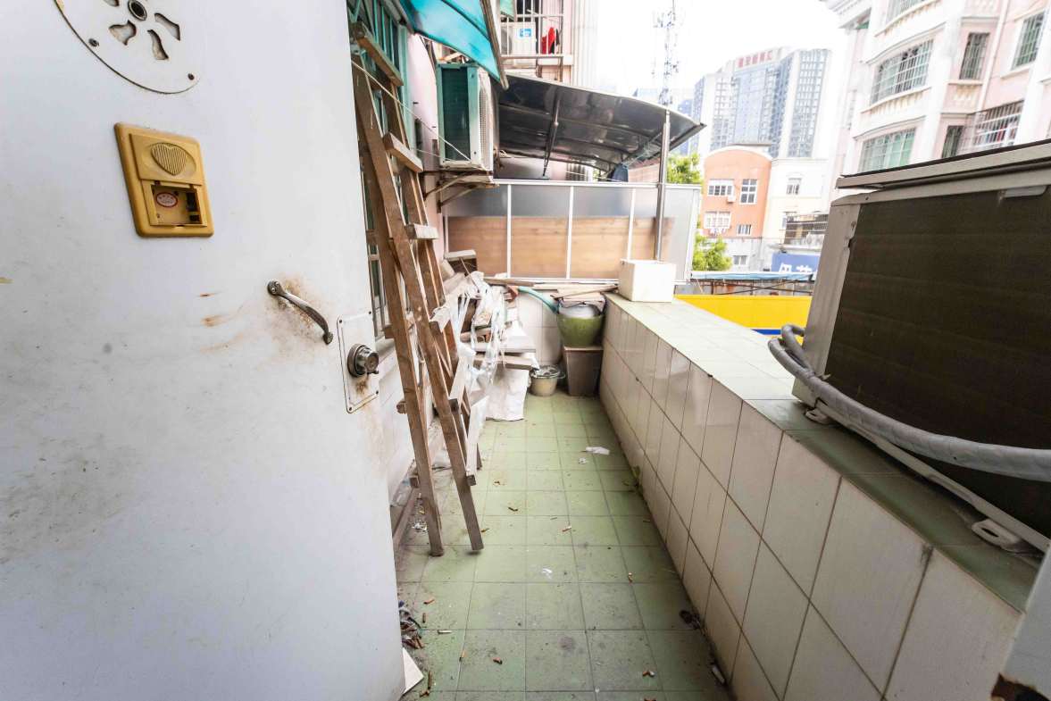马王堆陶瓷建材新城  2室2厅1卫   70.00万阳台