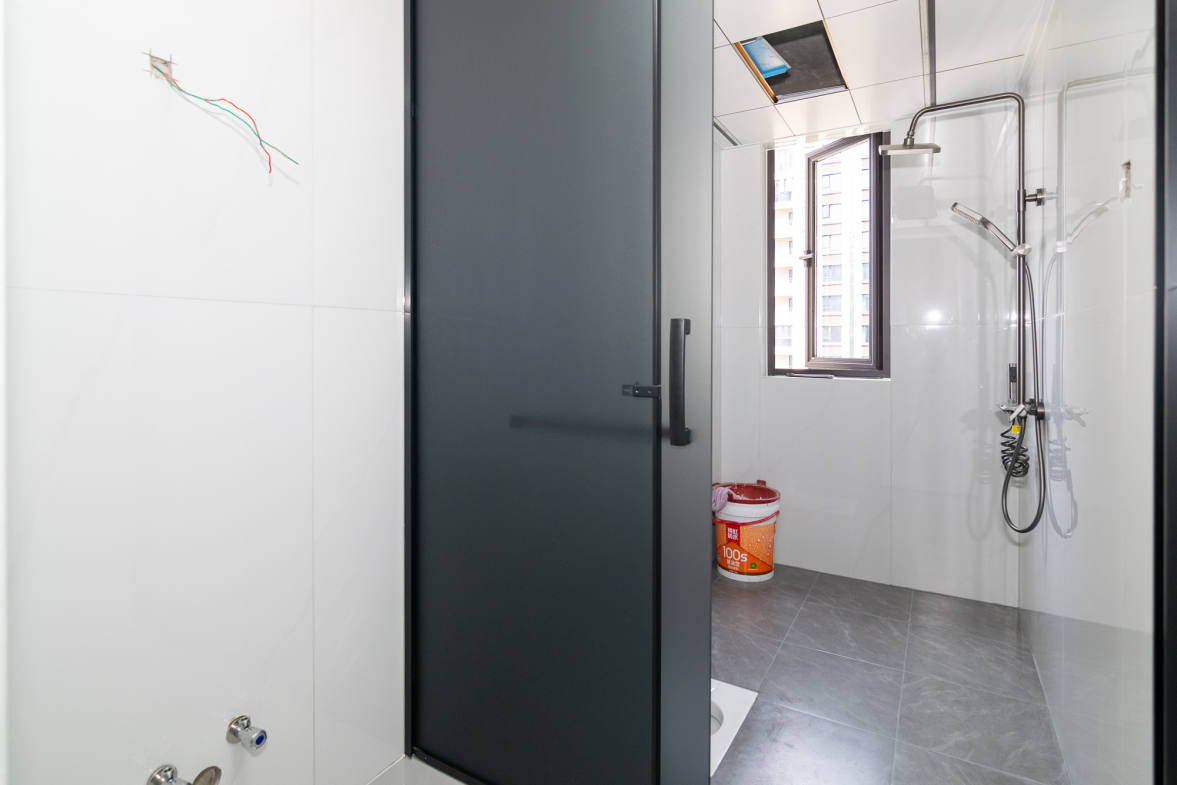 湾田望江府  4室2厅2卫    80.0万卫生间