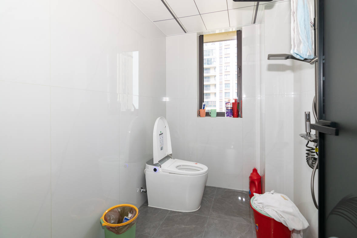 湾田望江府  4室2厅2卫    80.0万卫生间