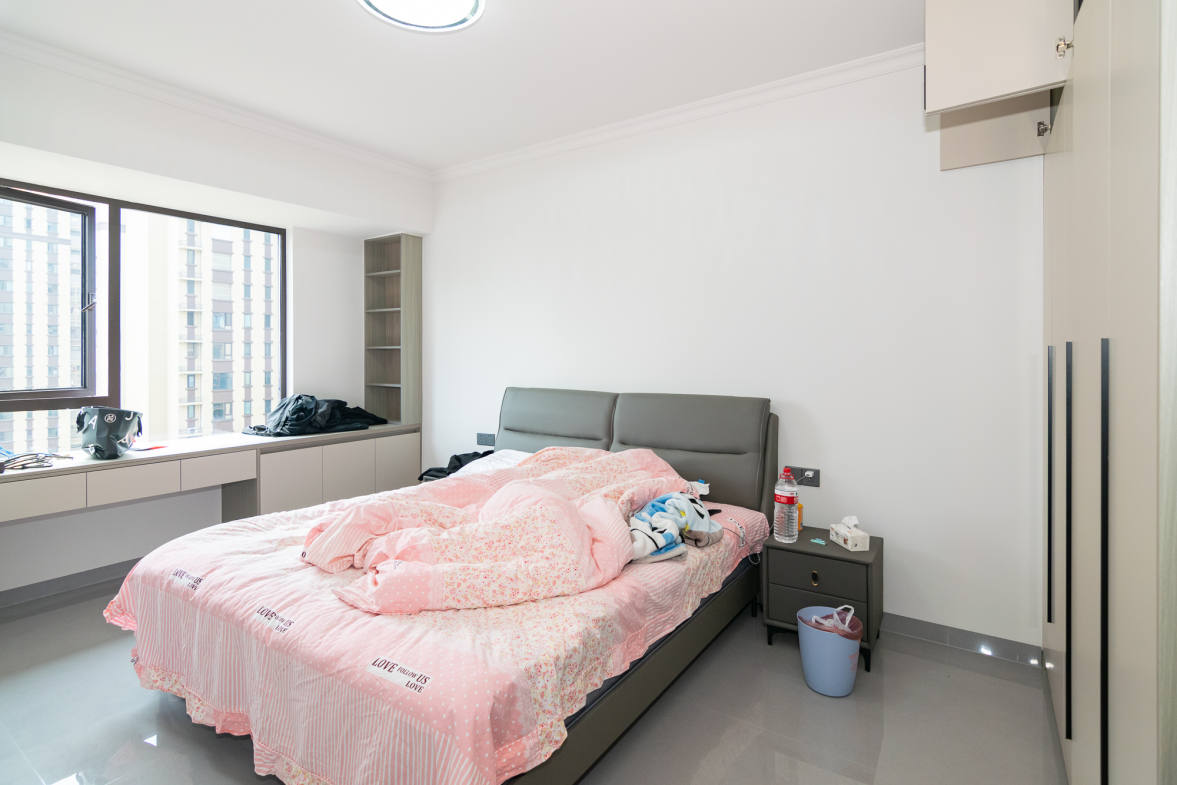 湾田望江府  4室2厅2卫    80.0万卧室