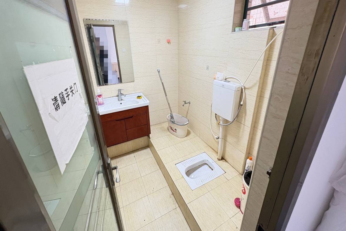 上东印象  3室2厅2卫   81.80万卫生间