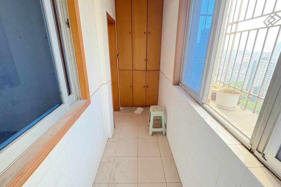 湘农大厦  3室2厅1卫   125.00万阳台