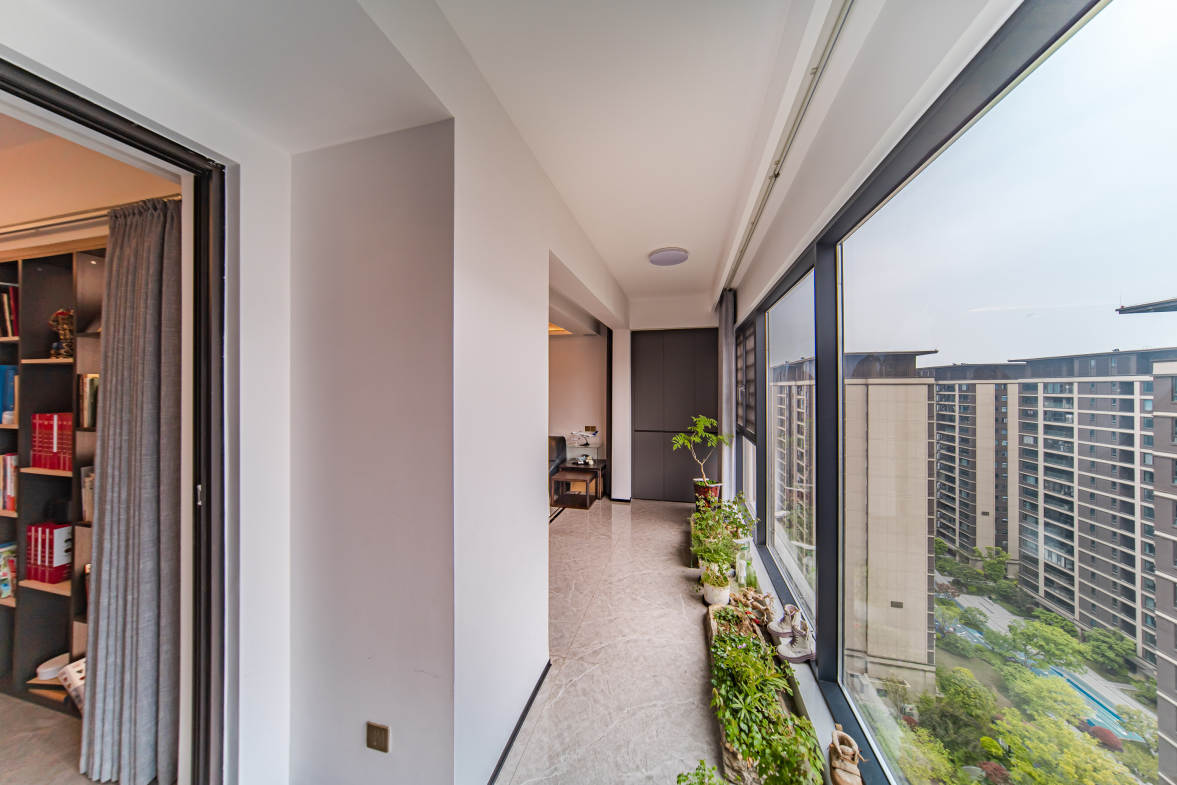 建发电建江山悦  4室2厅2卫   205.00万阳台