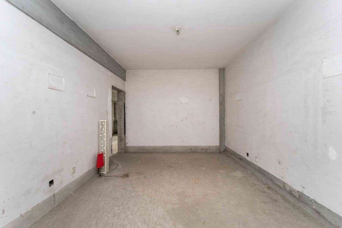 长建建材市场  3室2厅2卫   73.00万卧室