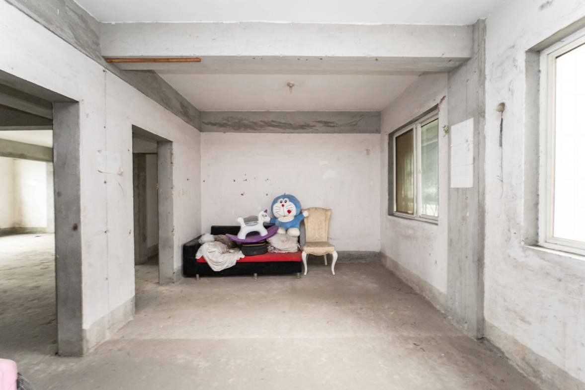 长建建材市场  3室2厅2卫   73.00万卧室