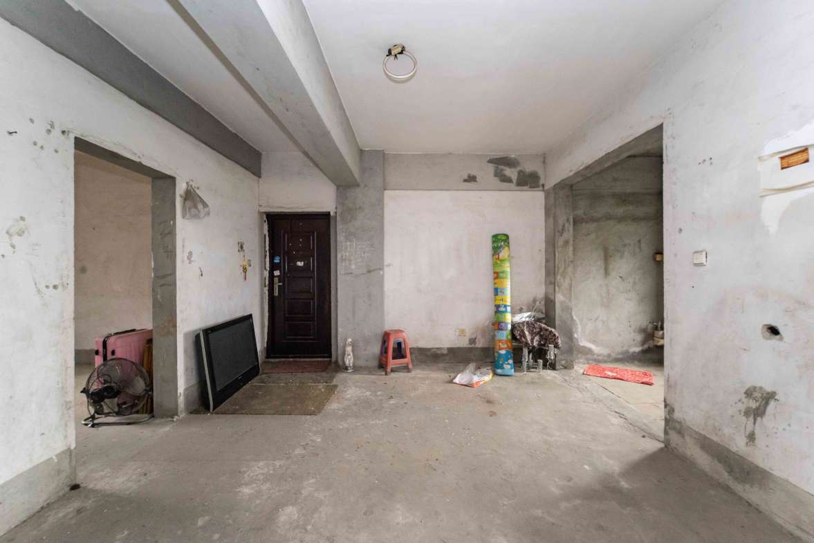 长建建材市场  3室2厅2卫   73.00万其他