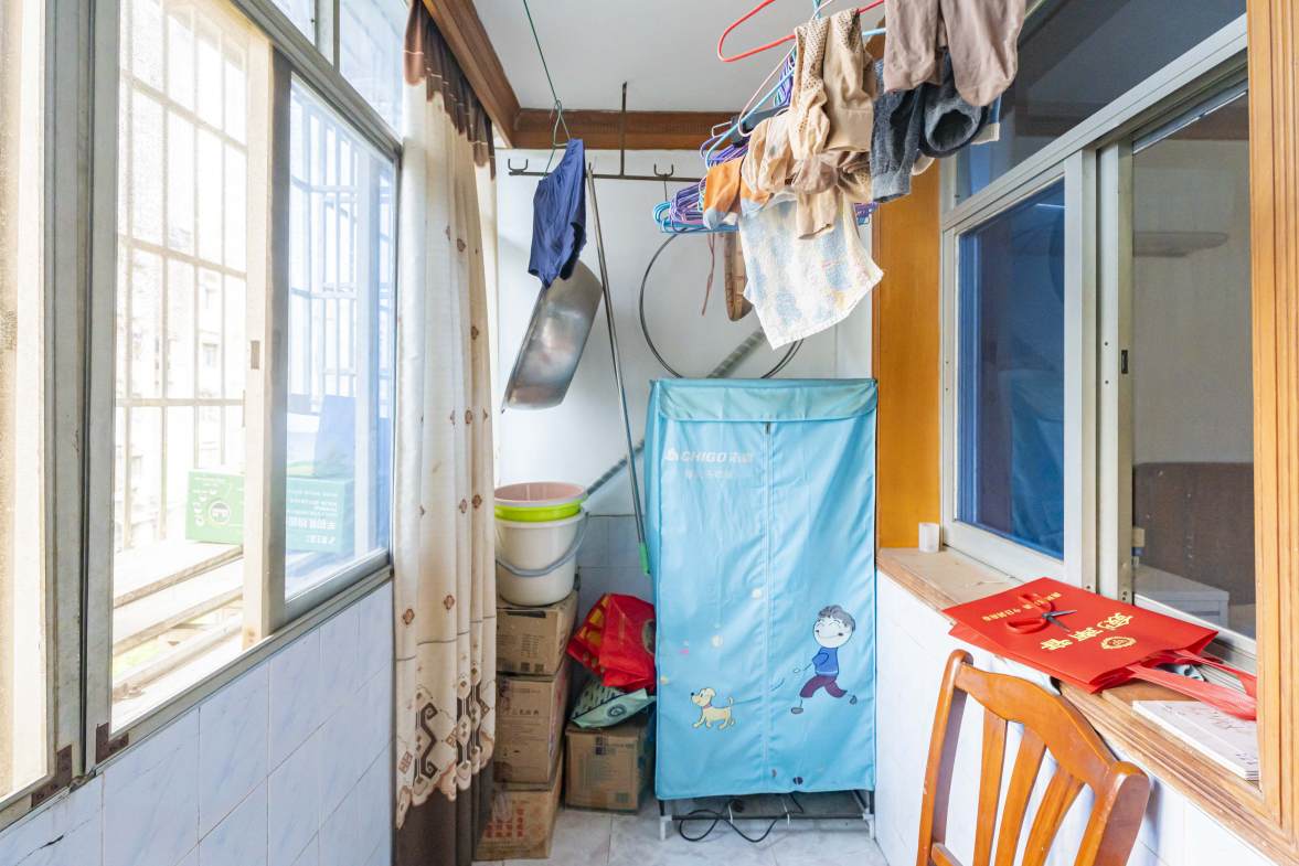 国庆新村  2室1厅1卫   29.00万阳台