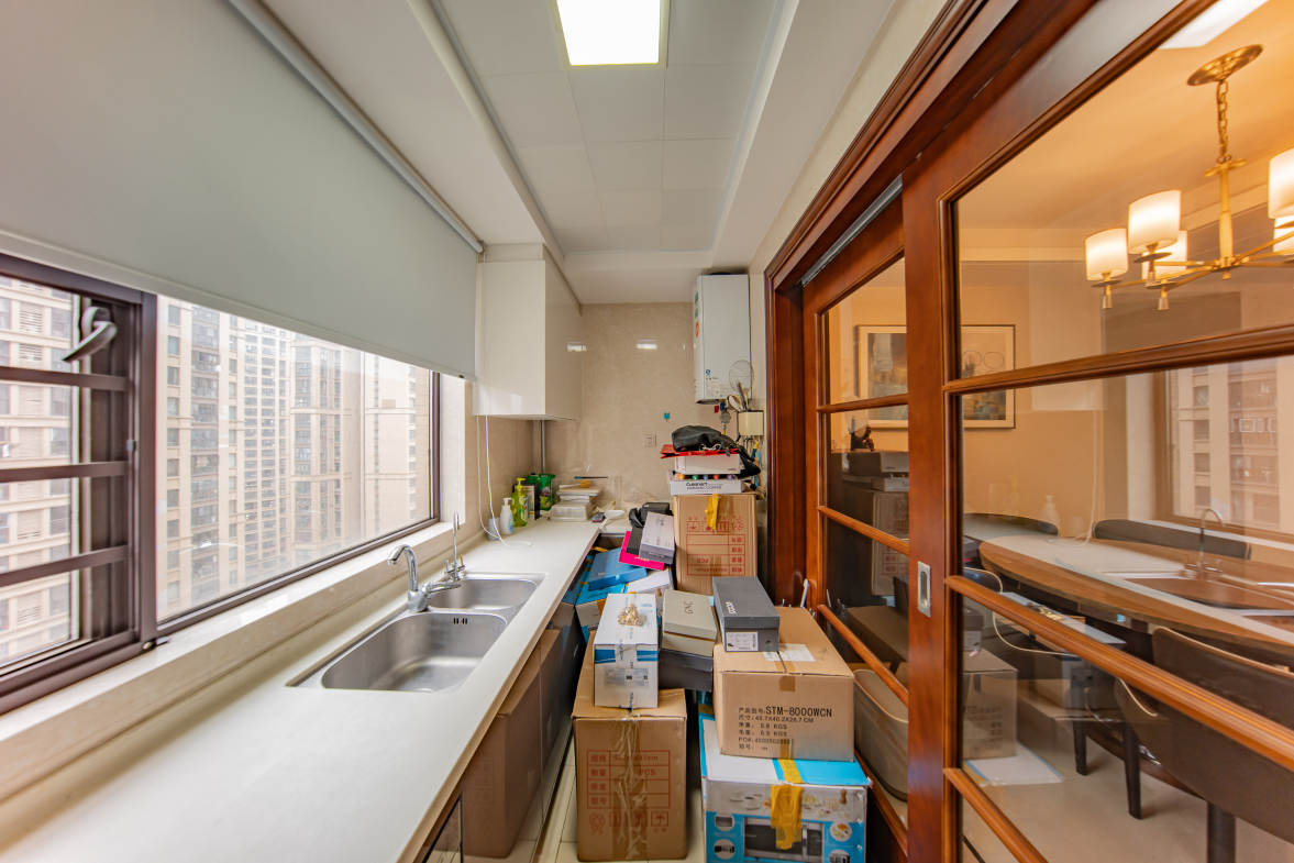 中海国际三期  4室2厅2卫    150.0万厨房