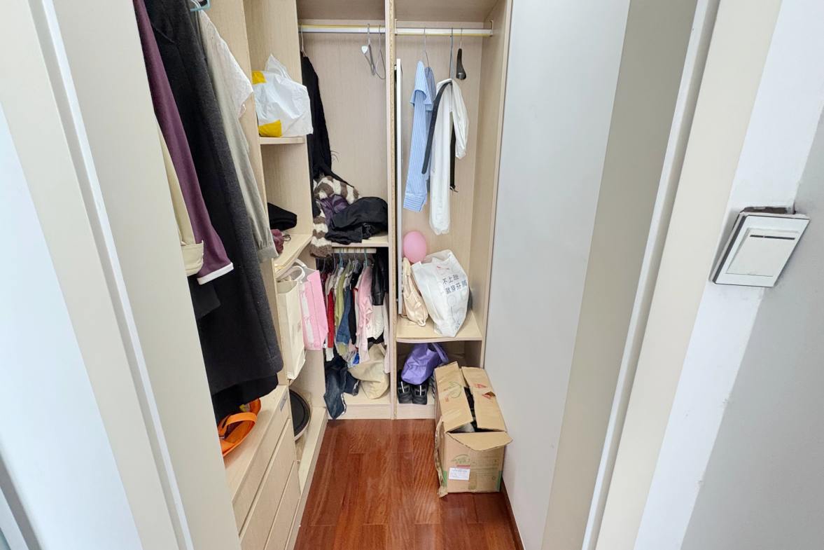 长宝1667  3室2厅2卫   150.00万其他