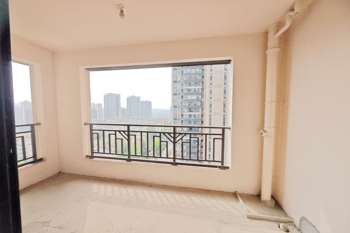 建发中央悦府  4室2厅2卫   225.00万阳台