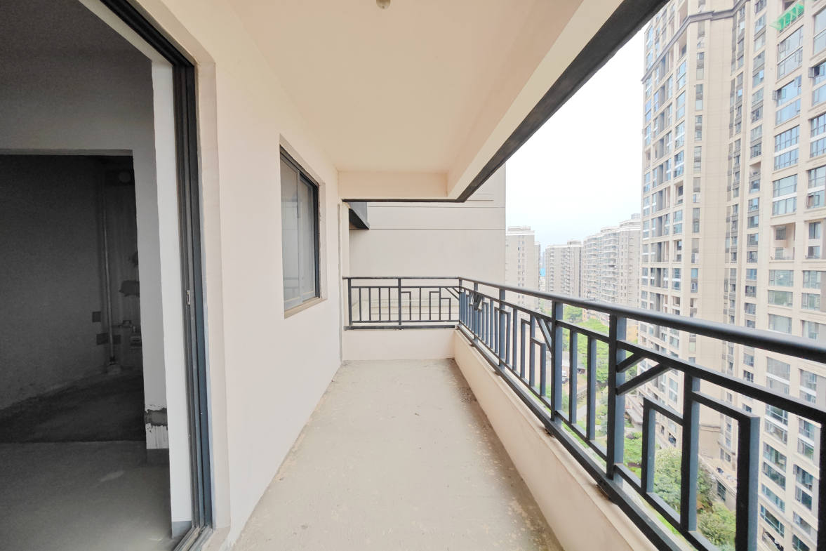 建发中央悦府  4室2厅2卫   225.00万阳台