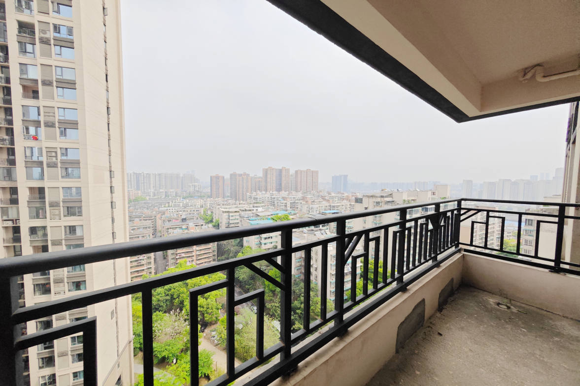 建发中央悦府  4室2厅2卫   225.00万阳台