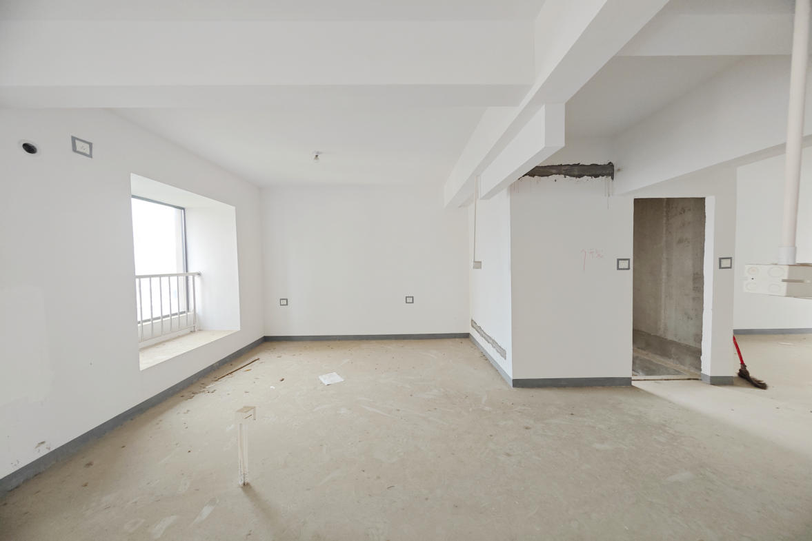 建发中央悦府  4室2厅2卫   225.00万卧室
