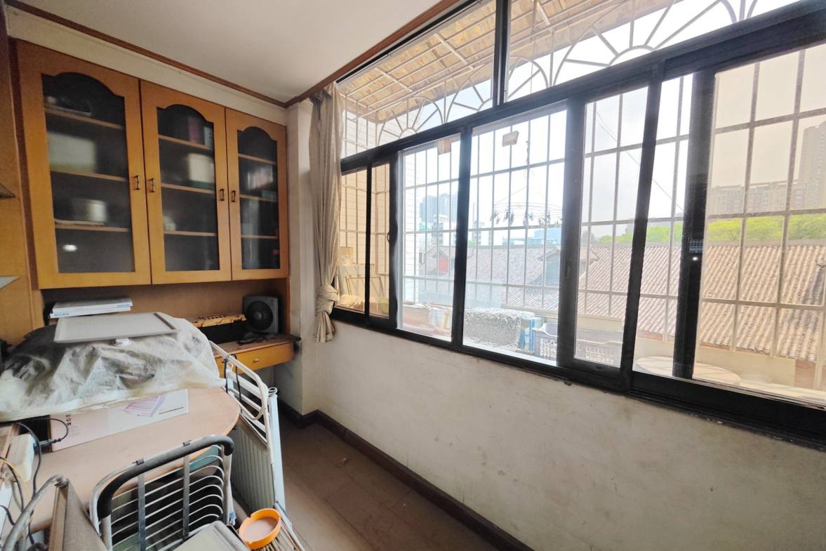 曙光路口建行宿舍  3室1厅1卫   56.00万阳台