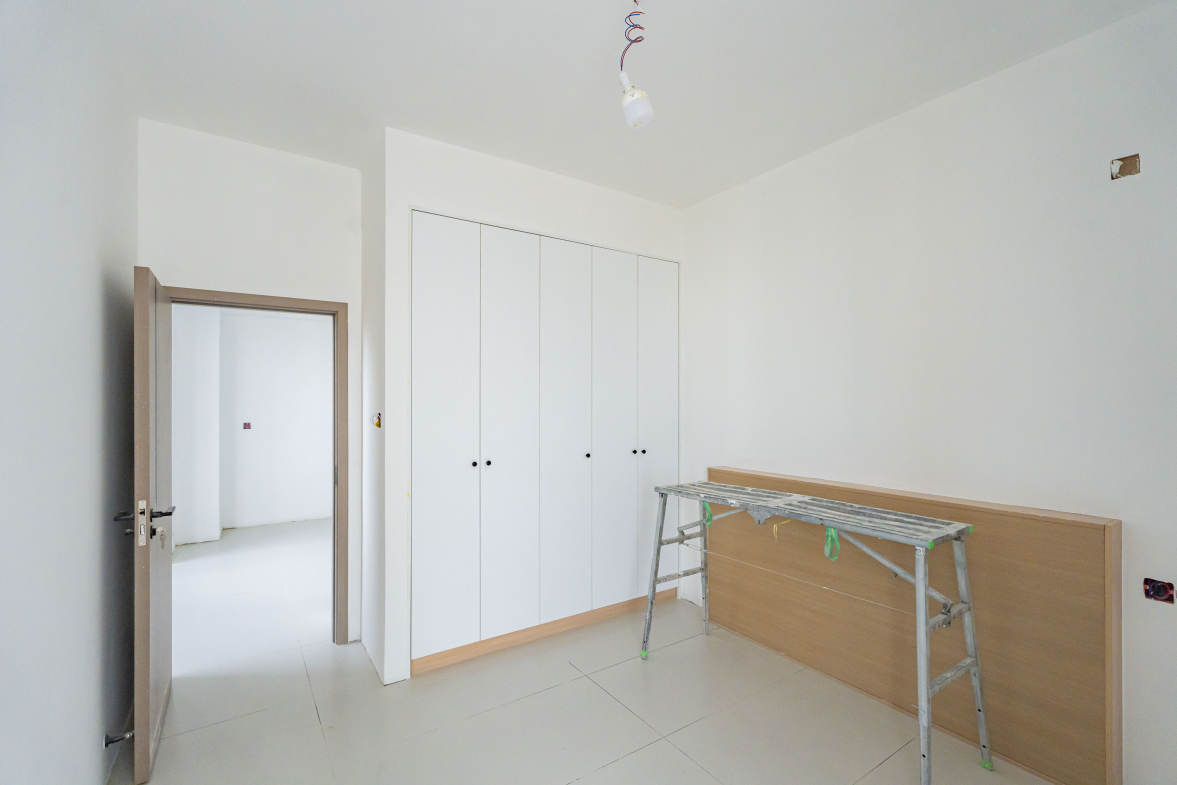 建鸿达现代城  3室2厅1卫   120.00万卧室