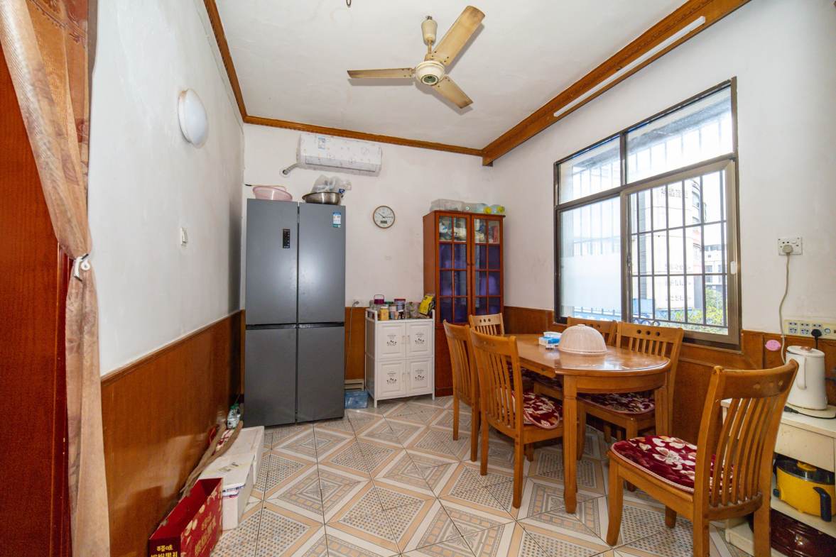 星沙三区  8室4厅3卫   380.00万其他