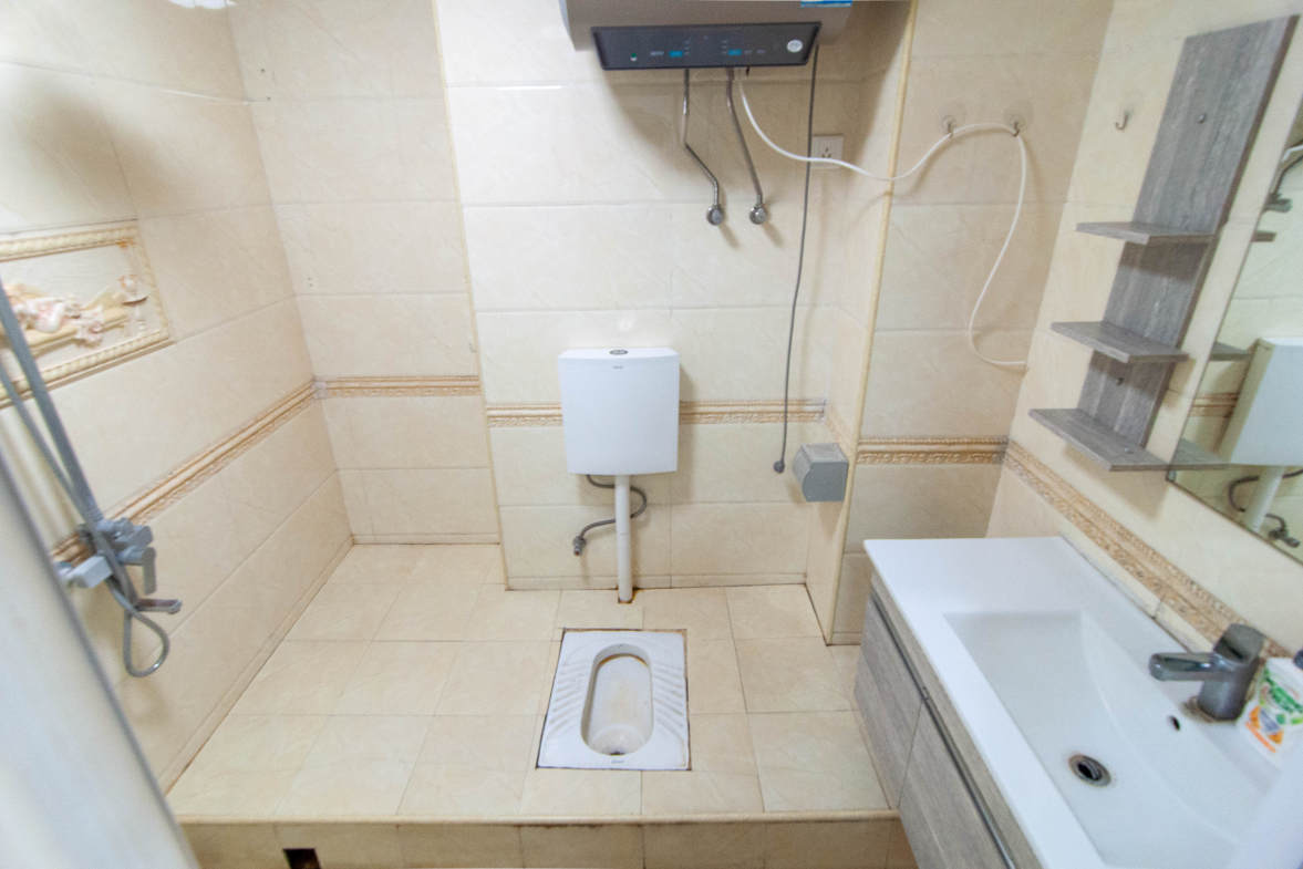 公园道  1室1厅1卫    36.0万卫生间