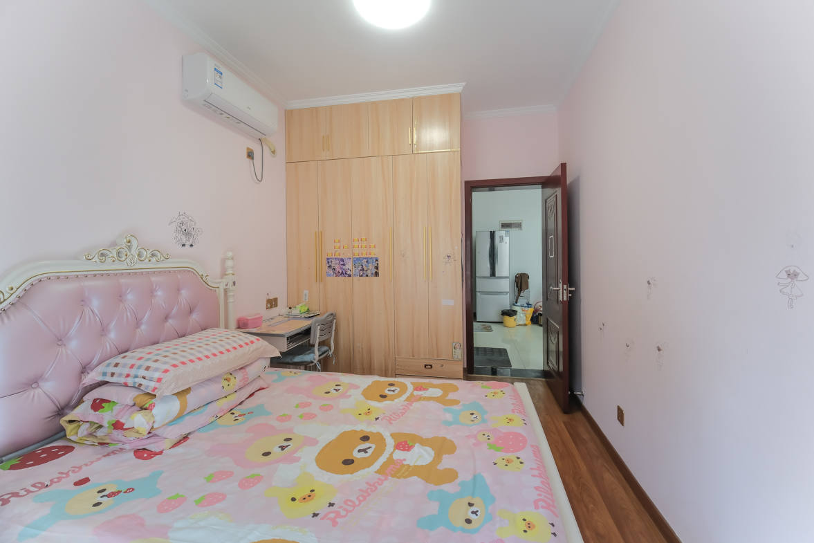 星雅美辰  3室2厅2卫    89.8万卧室