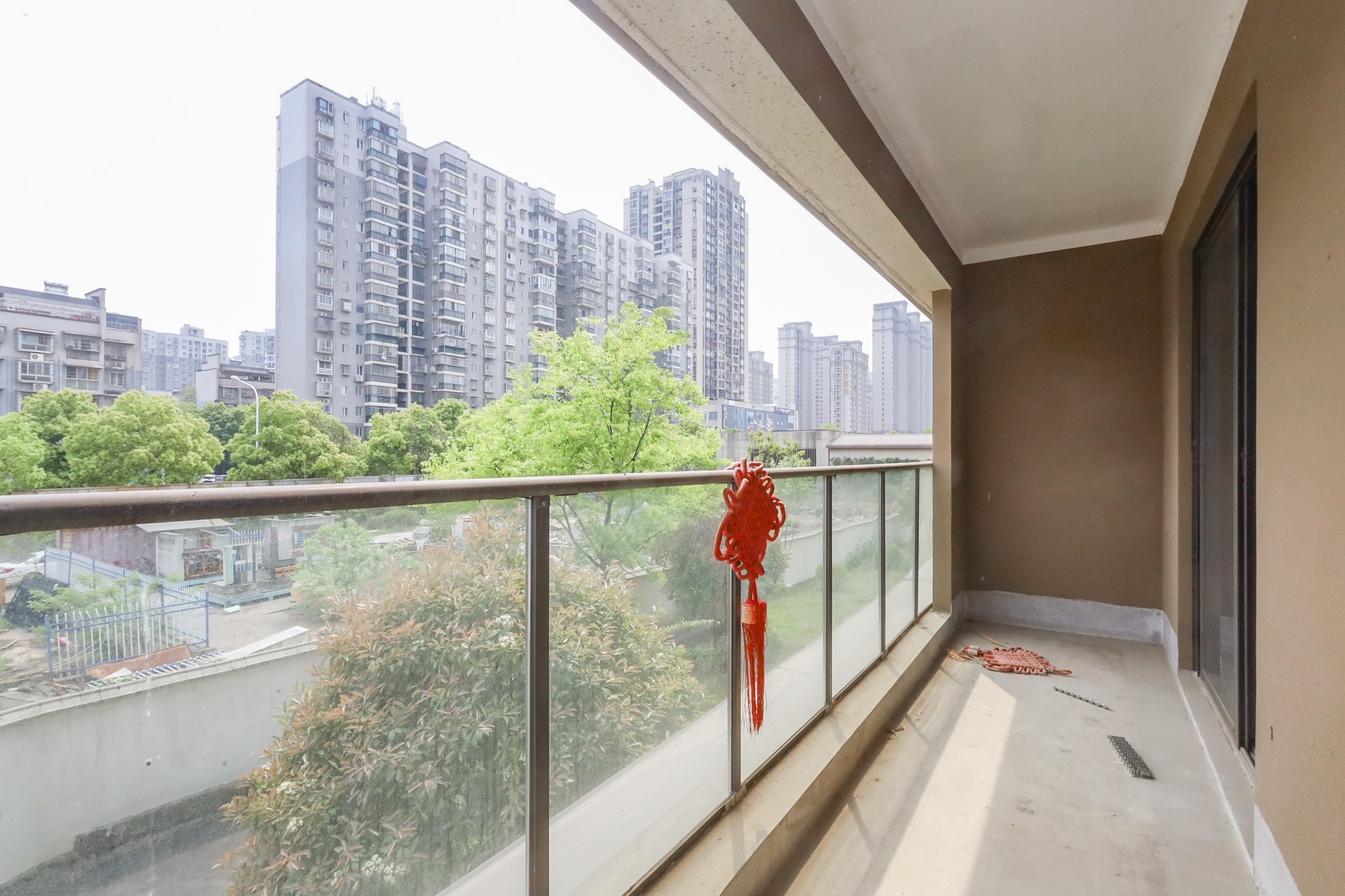 正荣滨江紫阙台  4室2厅3卫   275.00万阳台