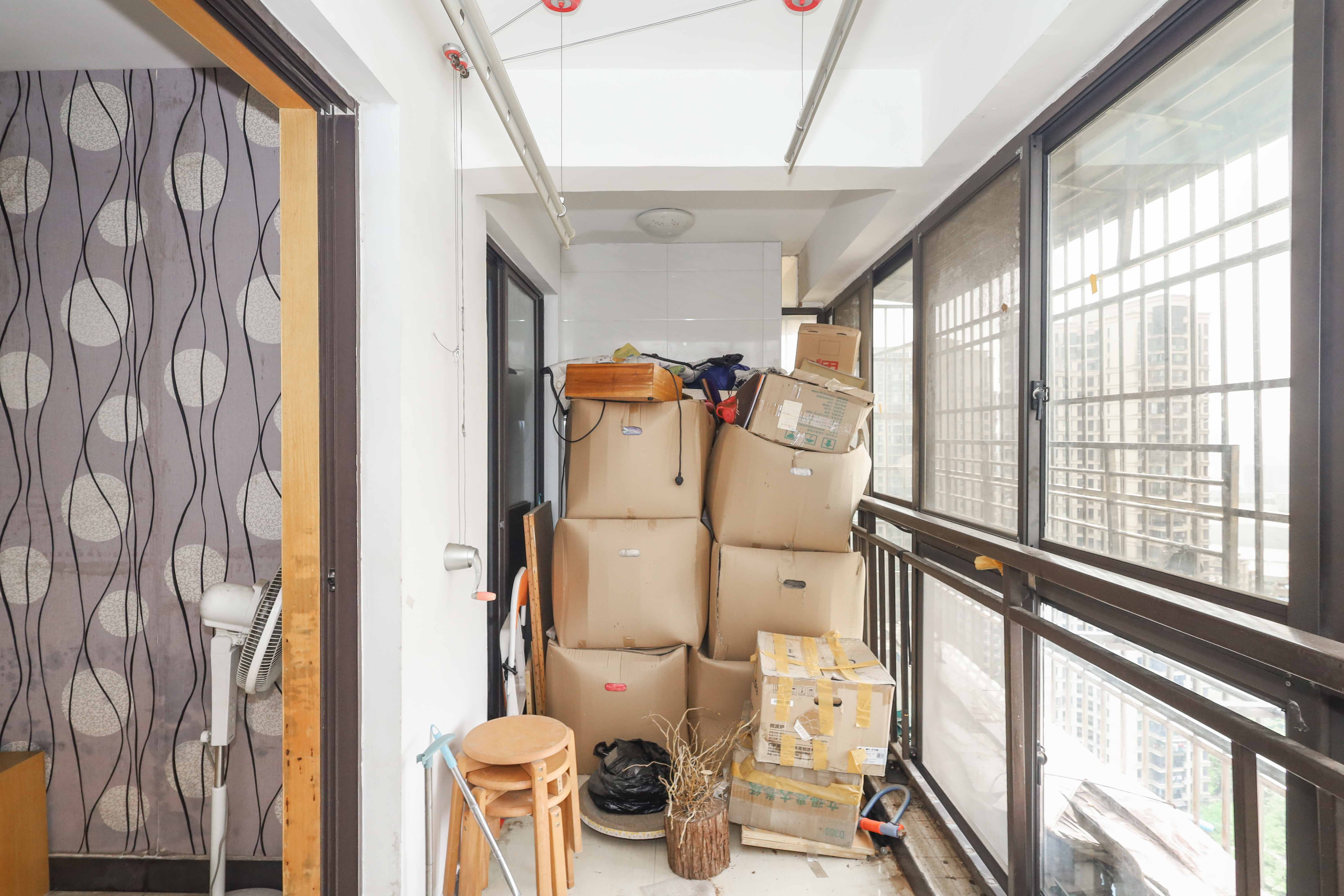 保利麓谷林语E区  3室2厅2卫   100.00万阳台