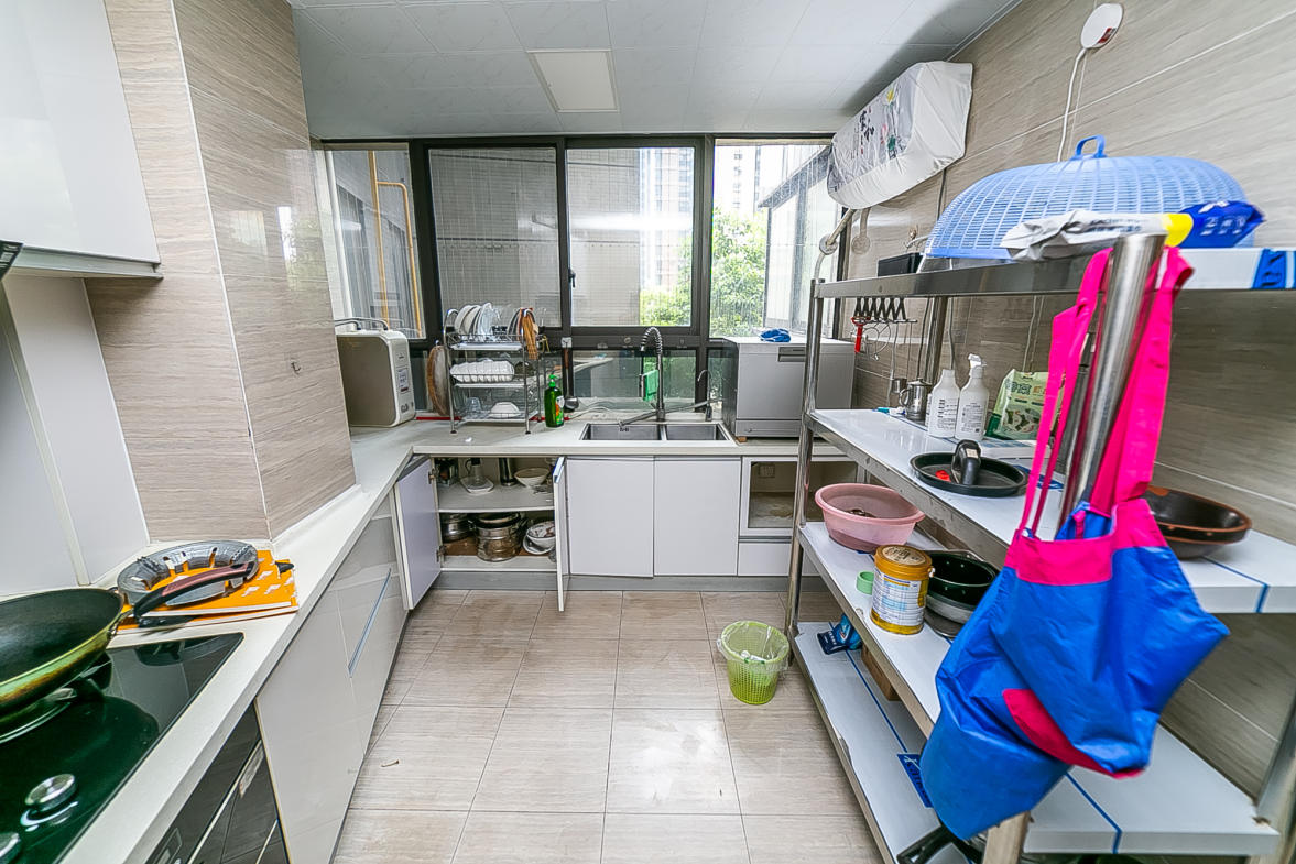 通用时代国际社区  4室2厅1卫   220.00万厨房