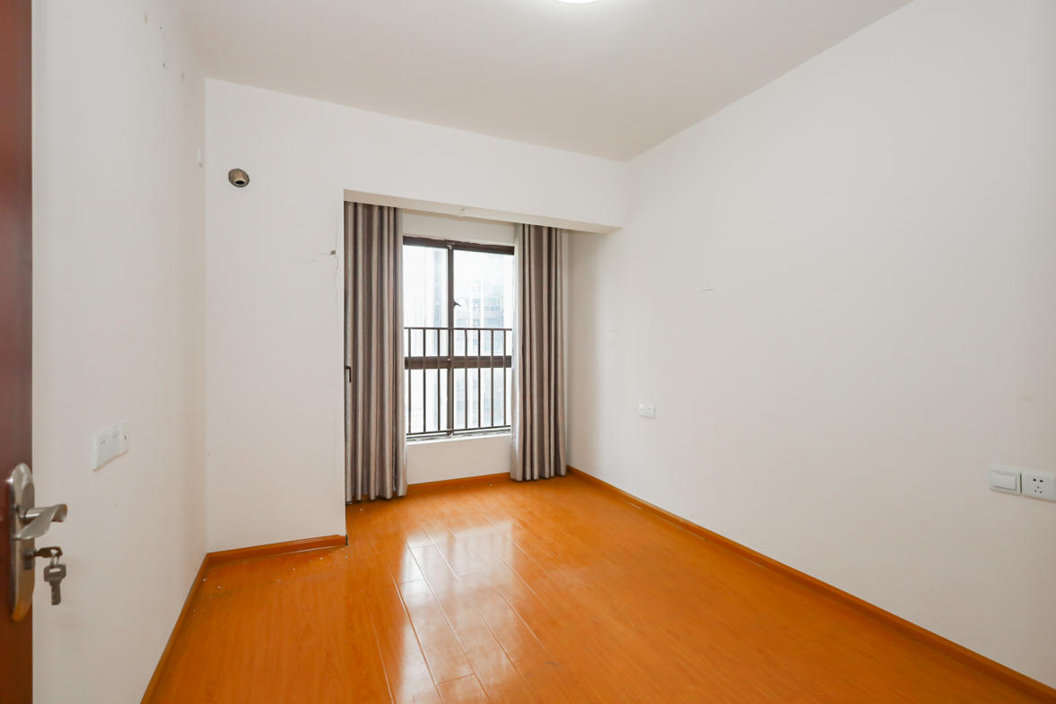 绿地中央广场  3室2厅1卫   158.00万卧室