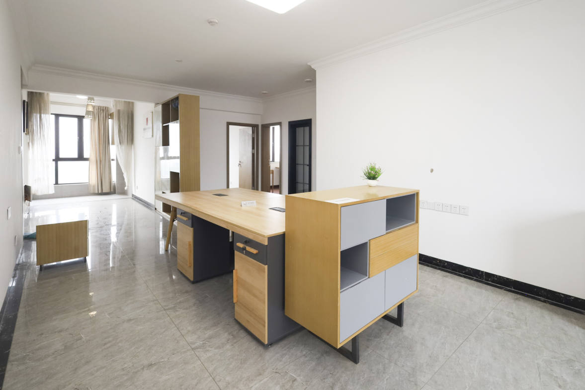 绿地海外滩一期  3室2厅2卫    85.0万客厅