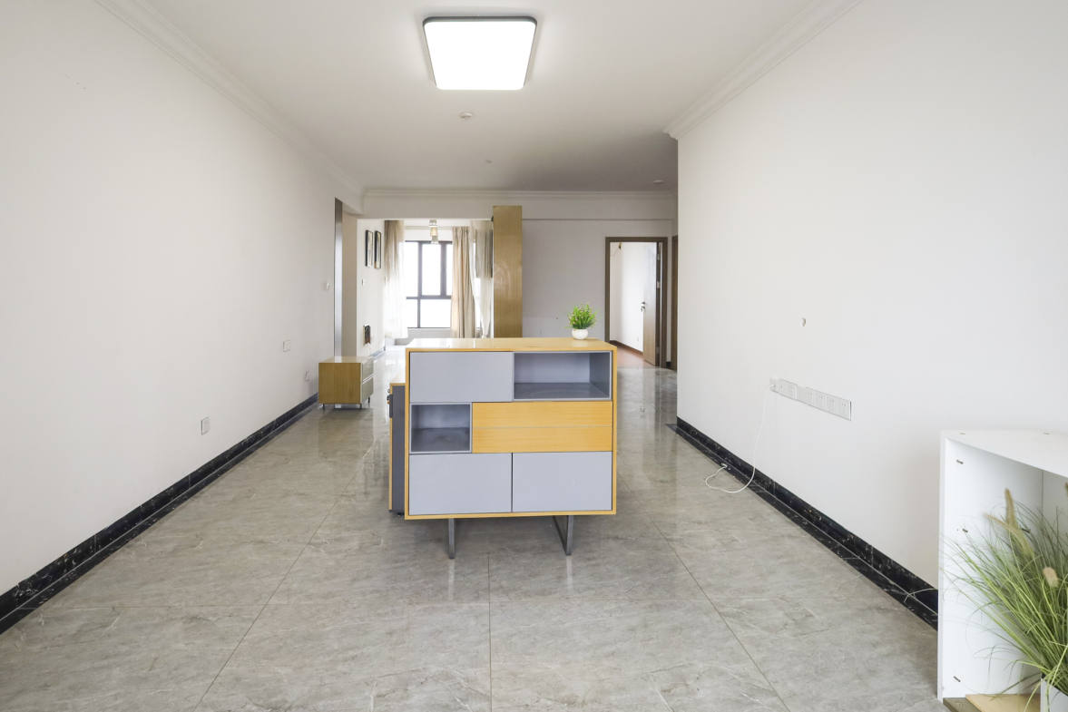 绿地海外滩一期  3室2厅2卫    85.0万客厅