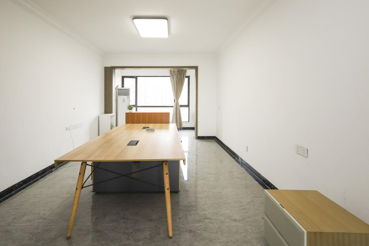 绿地海外滩一期  3室2厅2卫    85.0万客厅