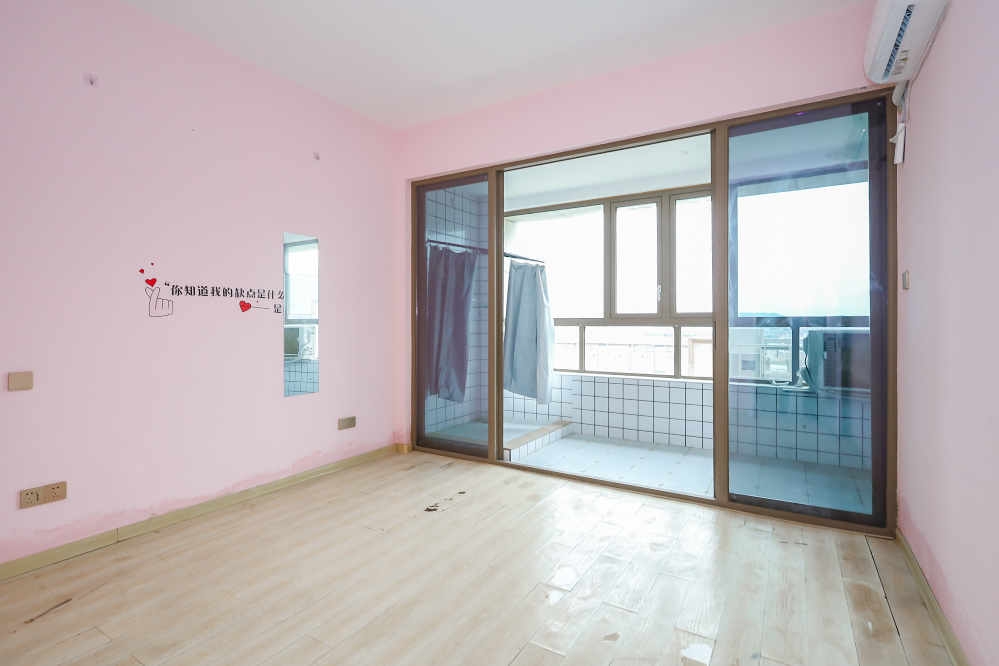 绿地湖湘中心  4室2厅2卫    247.0万