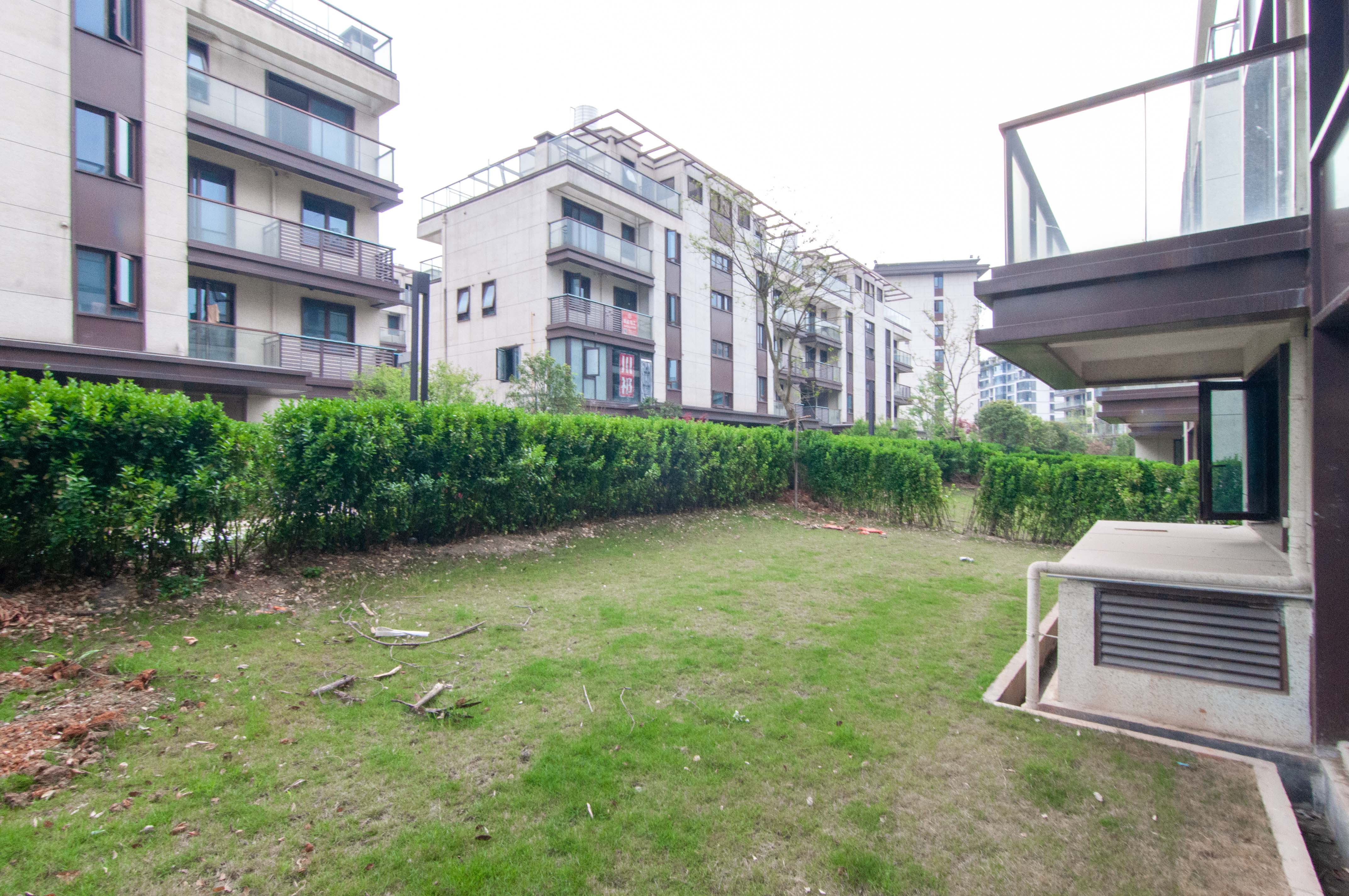 绿地麓湖郡  3室2厅2卫   460.00万其他