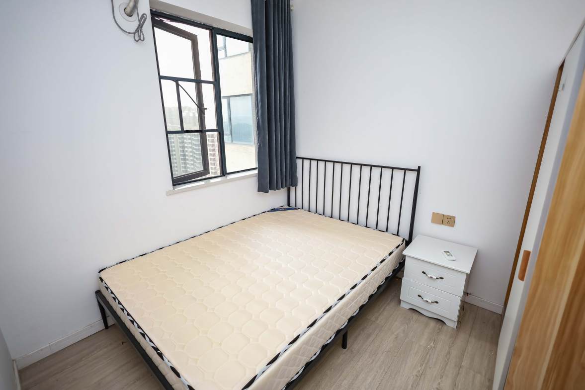 长房云时代  3室2厅2卫   105.00万卧室