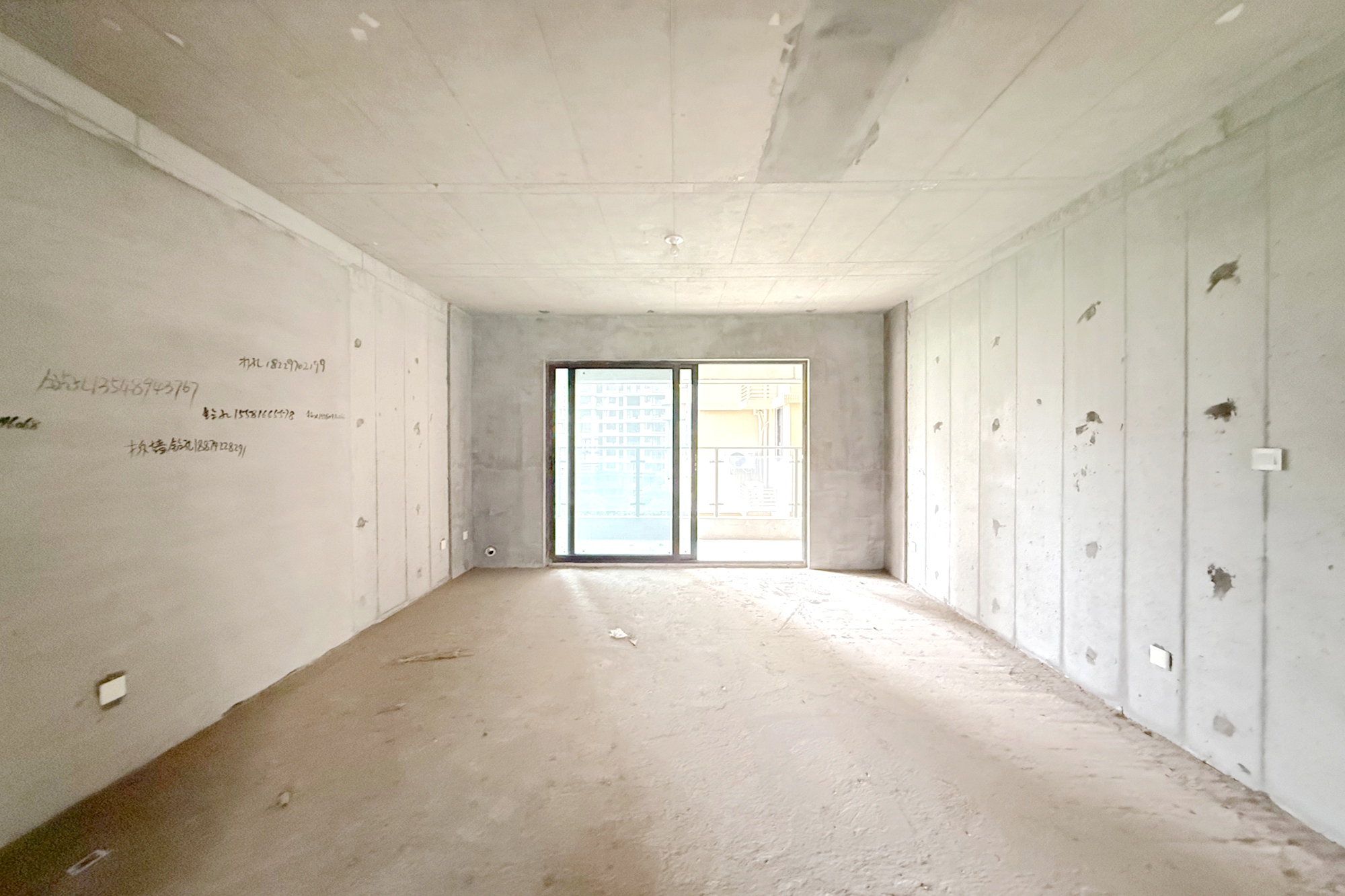 三润城（三润星城）  4室2厅2卫    93.8万